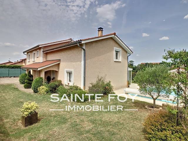2023617 image1 - Sainte Foy Immobilier - Ce sont des agences immobilières dans l'Ouest Lyonnais spécialisées dans la location de maison ou d'appartement et la vente de propriété de prestige.